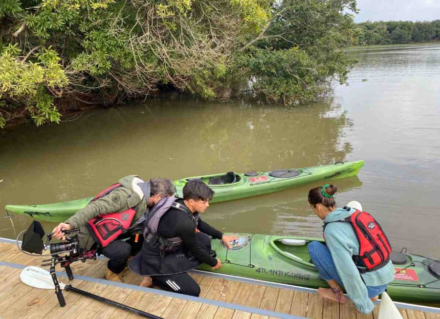 Las fotos del viaje de Juana Viale que incluyó paseo en kayak y concientización climática