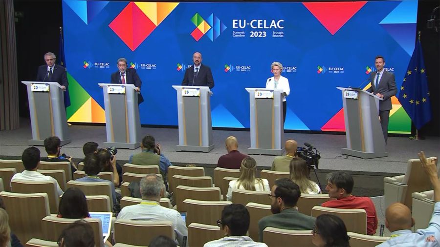 Conferencia de prensa del presidente Alberto Fernández en el marco de la Tercera Cumbre UE-CELAC, en Bruselas, Bélgica