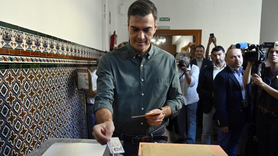 Pedro Sánchez, voting this Sunday in Spain.