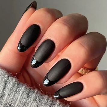 7 formas de llevar uñas negras con elegancia