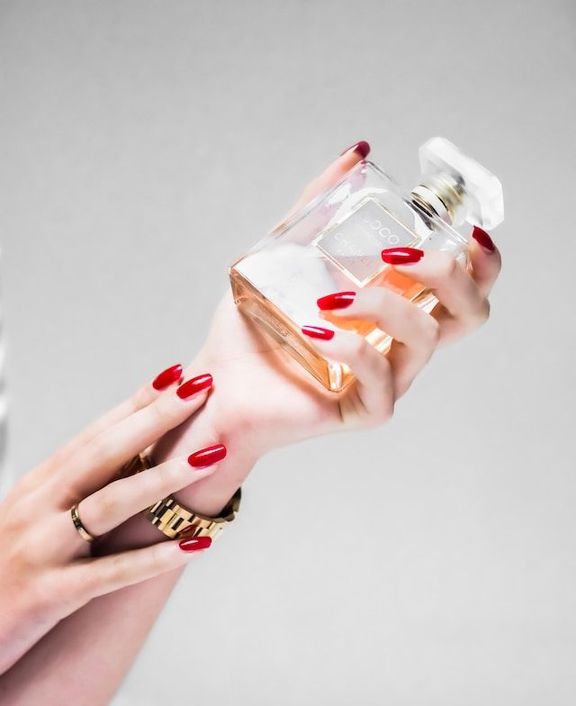 6 errores que hacen que tu perfume no dure todo el día
