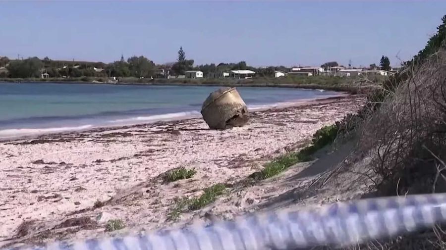 Objeto metálico hallado en una playa en Australia 20230801