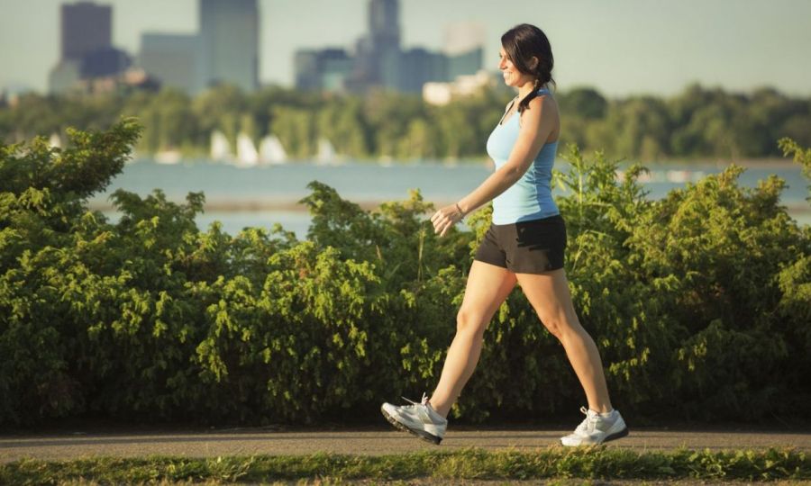 La rutina de caminar de un punto a otro puede llegar a ser un ejercicio muy saludable pero se requiere ciertas claves para llevarlo a cabo. 