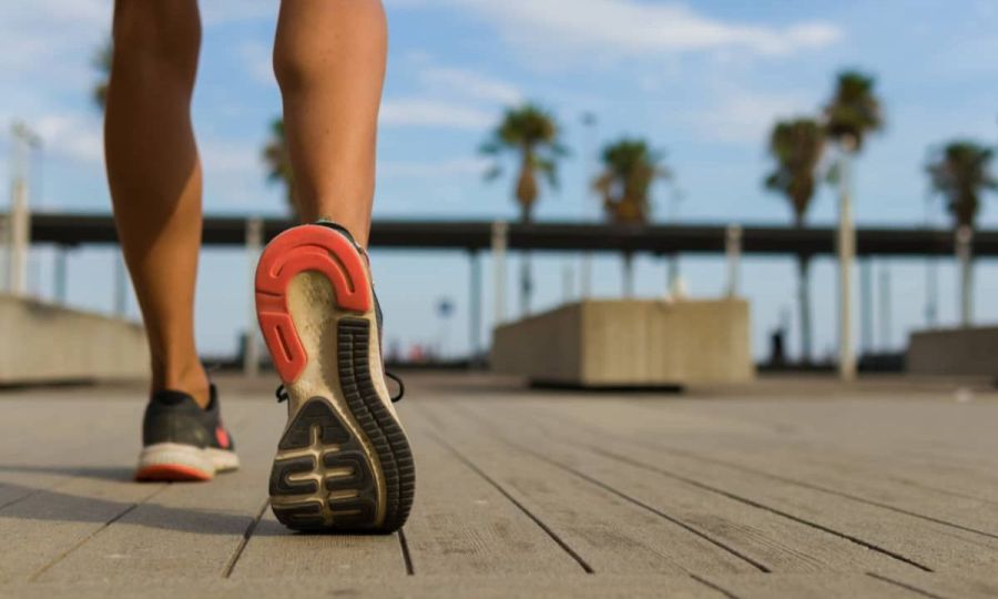 Revelan que caminar solo 4.000 pasos al día puede reducir el riesgo de morir
