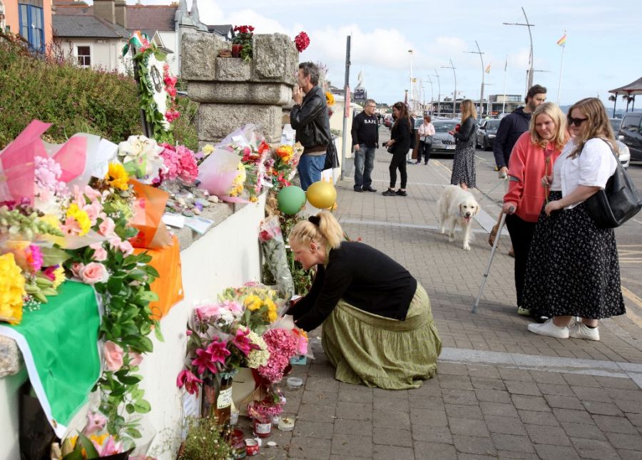 El funeral de Sinéad O'Connor reúne a miles de personas en un recondito pueblo costero de Irlanda