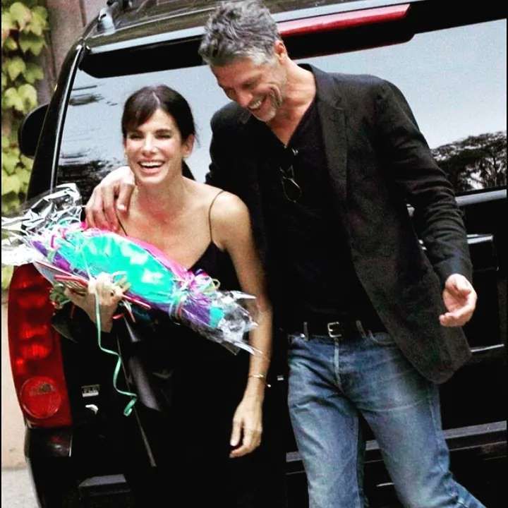 Murió a los 57 años Bryan Randall, novio de Sandra Bullock, tras tres años de batallar con el ELA