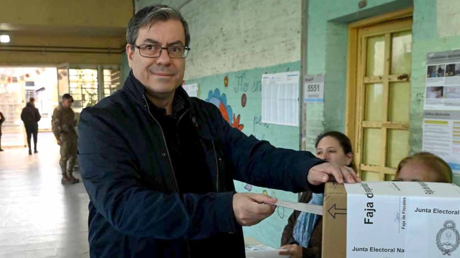 Elecciones Paso El precandidato a Diputado Nacional de Unión por la Patria Santa Fe GErman MArtinez emitió su voto en el barrio Tablada, zona sur de la ciudad de Rosario. 