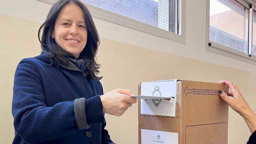 Elecciones Paso La intendenta de Vicente López, Soledad Martínez, votó en el barrio de Olivos