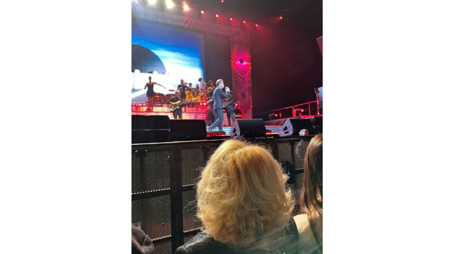 Video: Luis Miguel bajó del escenario y saludó a Mirtha Legrand que fue ovacionada por el público