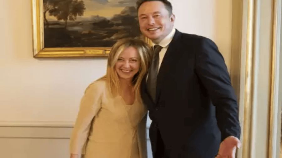 Elon Musk con Giorgia Meloni