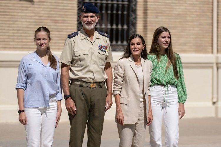 La Princesa Leonor ingresó en la Academia militar de Zaragoza acompañada por los Reyes y por la Infanta Sofía