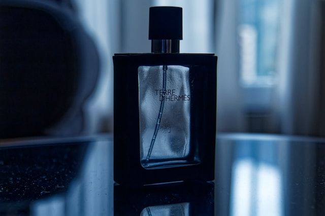 Los diseñadores detrás de los perfumes más famosos en la historia