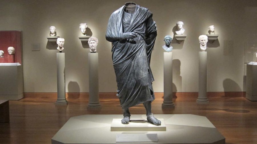 Estatua togada sin cabeza 20230901
