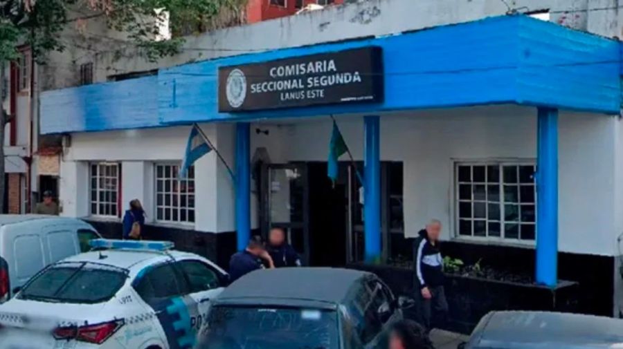Se fugaron cinco presos de una comisaría de Lanús: salieron por la puerta principal