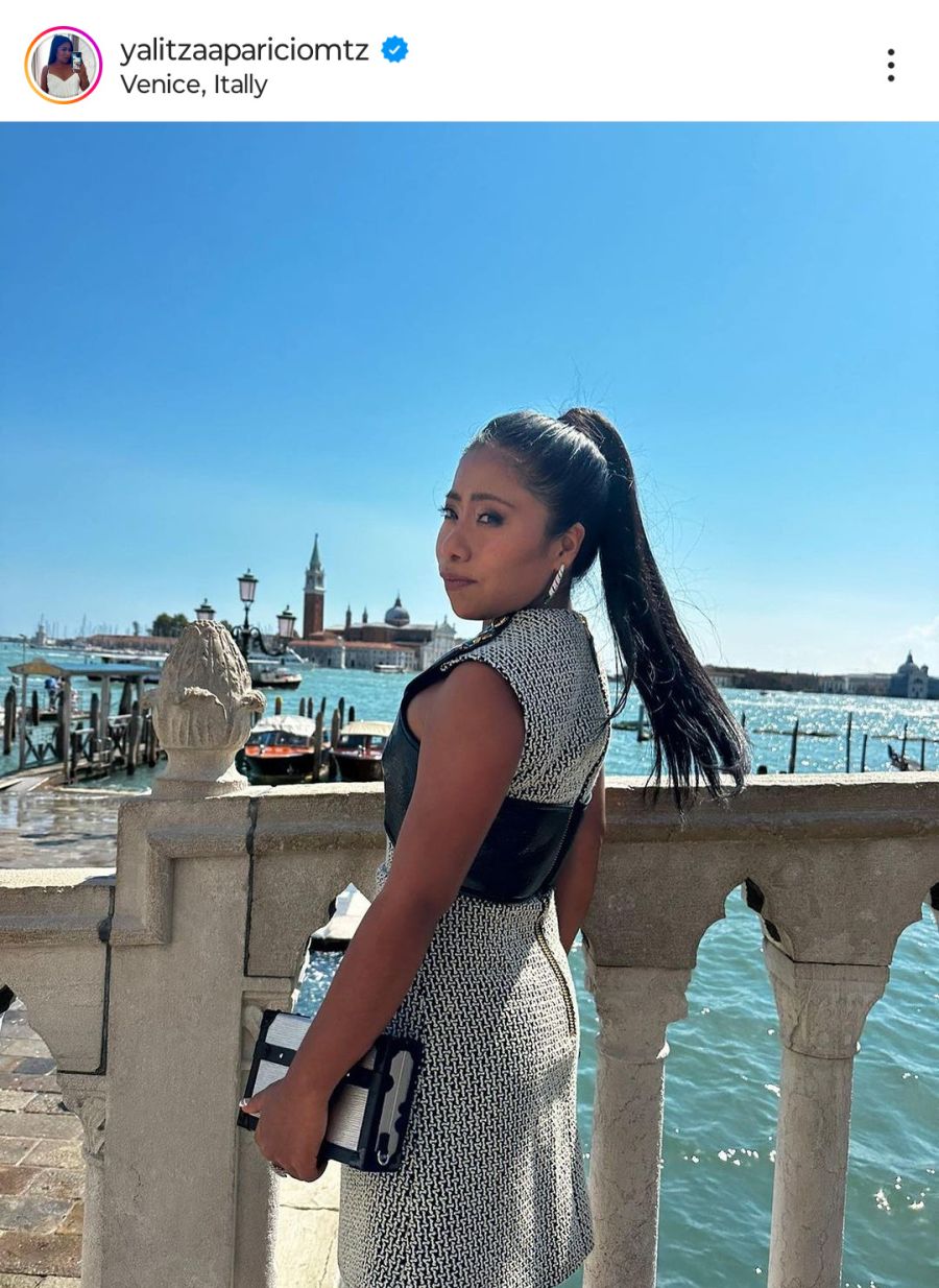 Yalitza Aparicio deslumbra en Venecia con un increíble vestido Dolce & Gabbana rojo