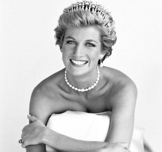 La transformación de estilo: la Princesa Diana después del divorcio de Carlos
