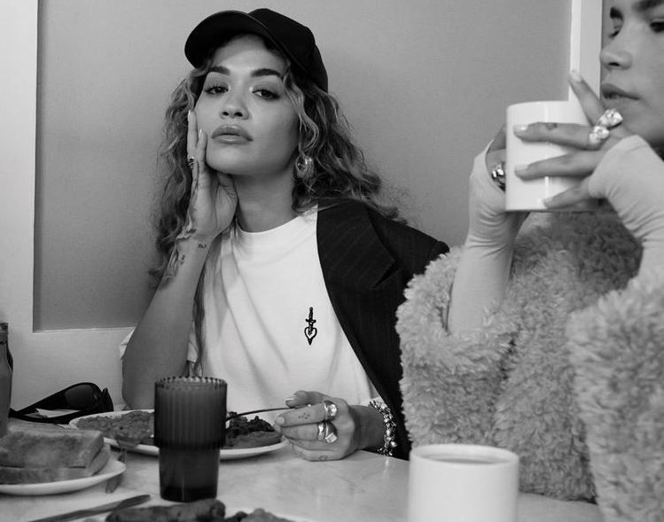 Rita Ora se une a Primark para lanzar una colección versátil y atemporal