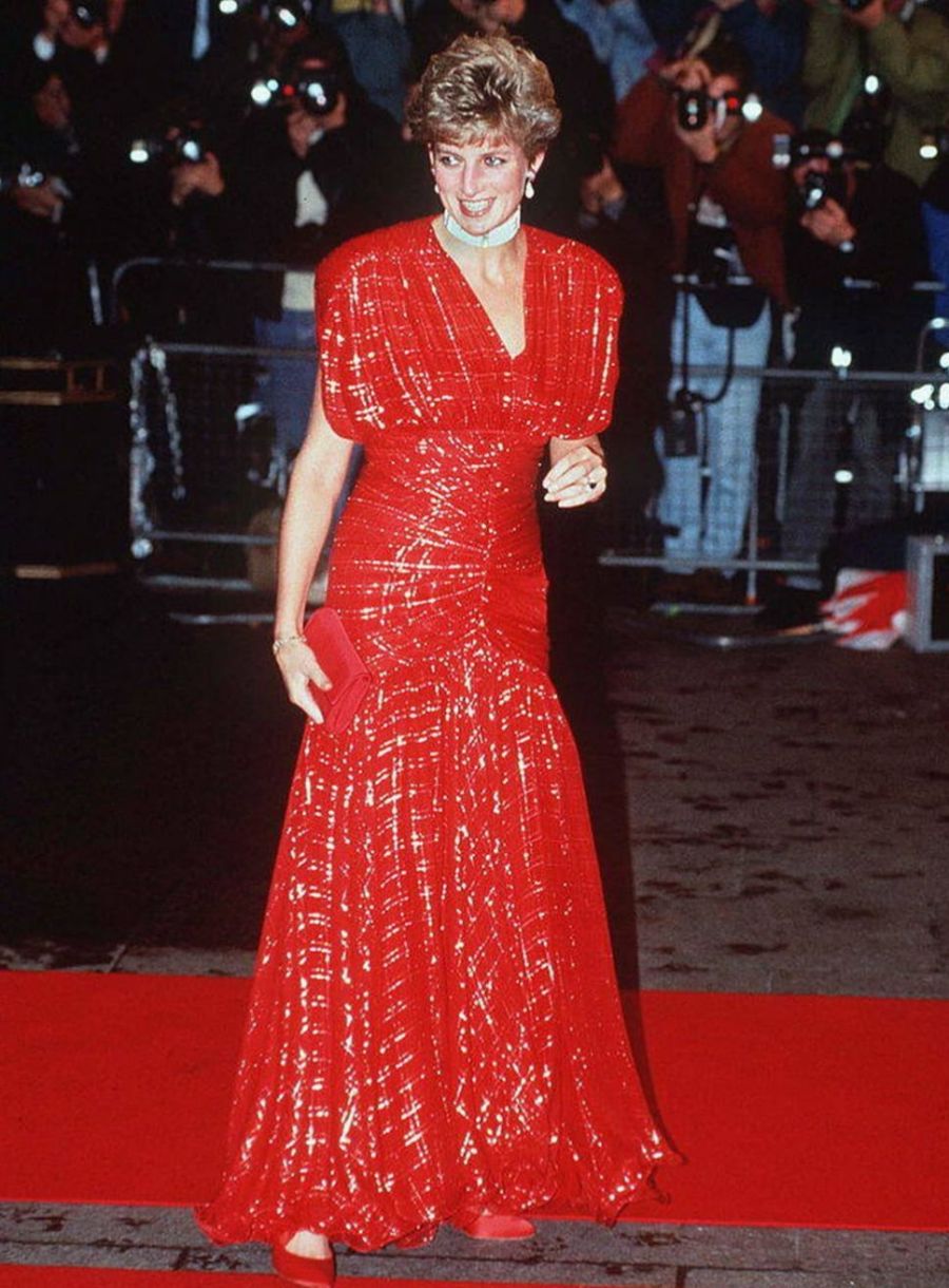 Vestidos de la Princesa Diana alcanzan venta millonaria en subasta