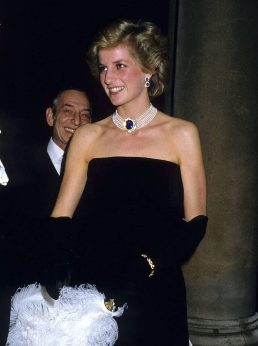 Vestidos de la Princesa Diana alcanzan venta millonaria en subasta