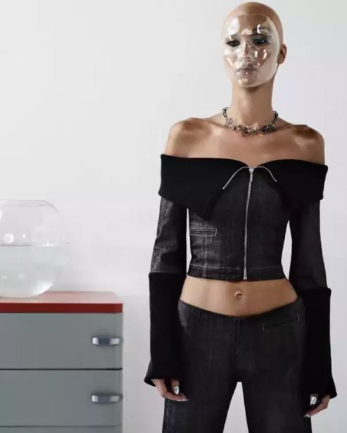 Bella Hadid luce calva en la campaña futurista de Heaven by Marc Jacobs