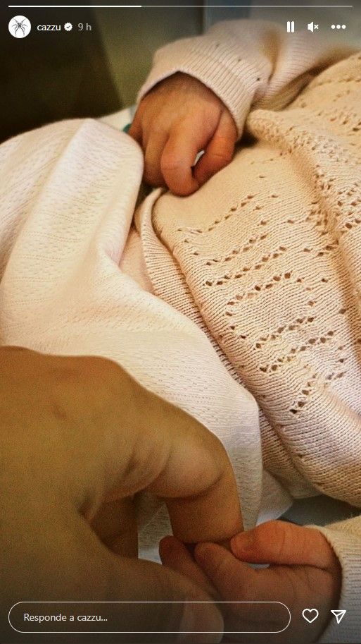 Cazzu subió una nueva foto de su hija recién nacida y estallaron las redes