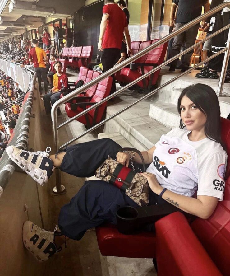 La icónica cartera que Wanda Nara combinó con su look deportivo en Turquía
