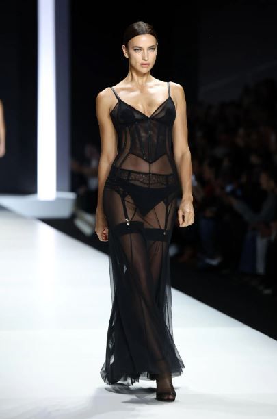 Naomi Campbell desfile de Dolche & Gabbana