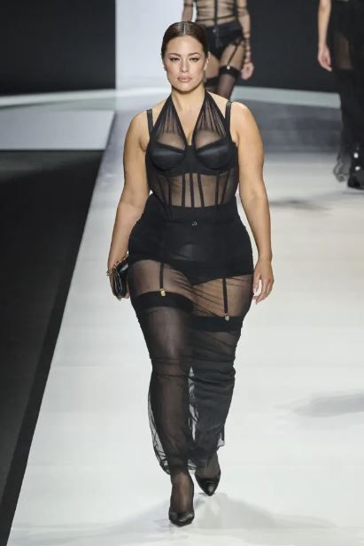Naomi Campbell desfile de Dolche & Gabbana