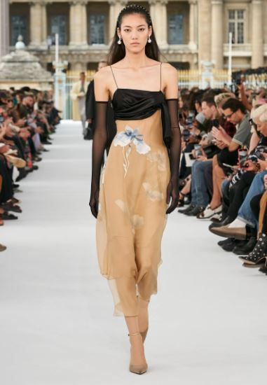 Givenchy en Paris Fashion Week, pasarela de elegancia pura
