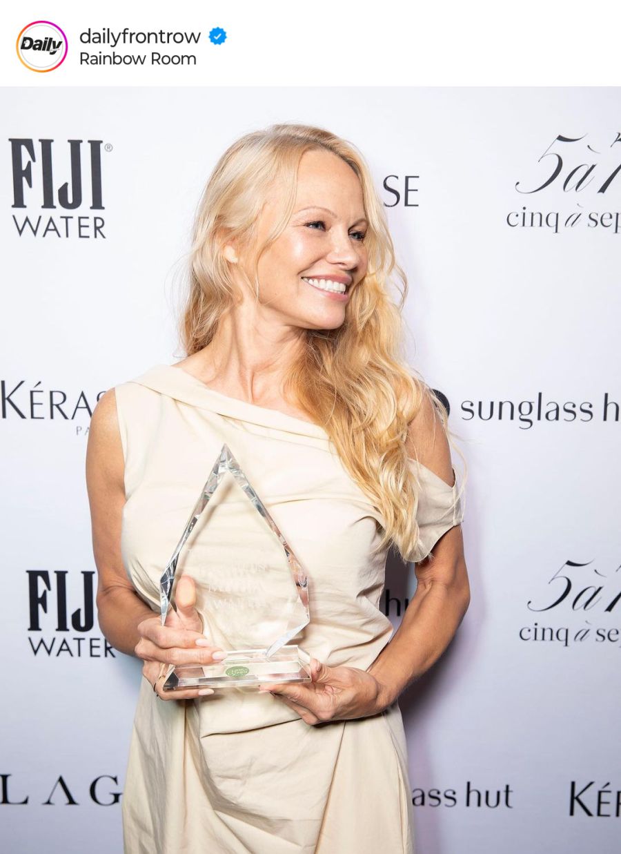 Paris Fashion Week: El sentido motivo por el que Pamela Anderson lució a cara lavada 