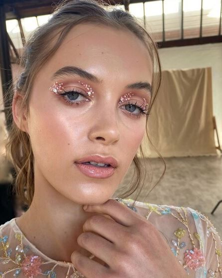 ¡Adiós a la purpurina y microperlas! La UE prohíbe los productos para combatir la contaminación