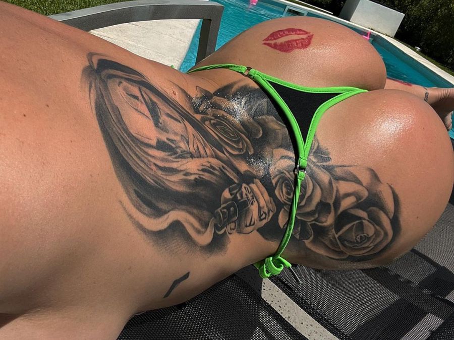 Sofía Clerici lleva un revolver tatuado en su piel