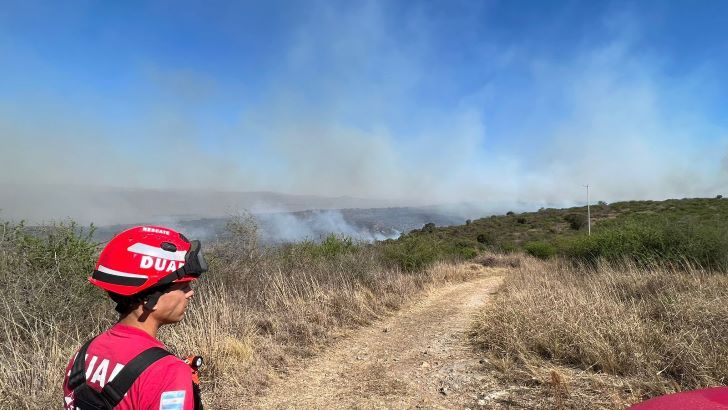 10-10-2023 incendio entre San Antonio y Carlos Paz