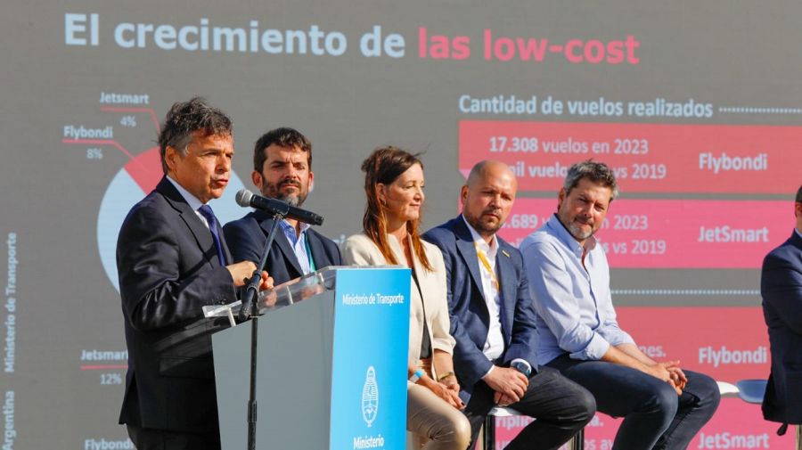 El ministro de Transporte Diego Giuliano encabezó un acto del que participaron Aerolíneas Argentinas, Flybondi y JetSmart