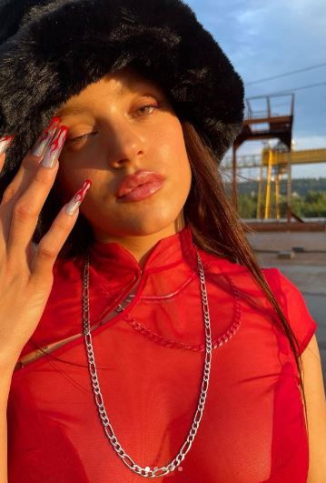 Omakase nails: cómo son las uñas de tendencia japonesa que Rosalía hizo vira