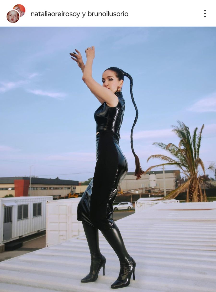 Natalia Oreiro lució un sublime look estilo dominatriz en latex negro de Pablo Ramirez 