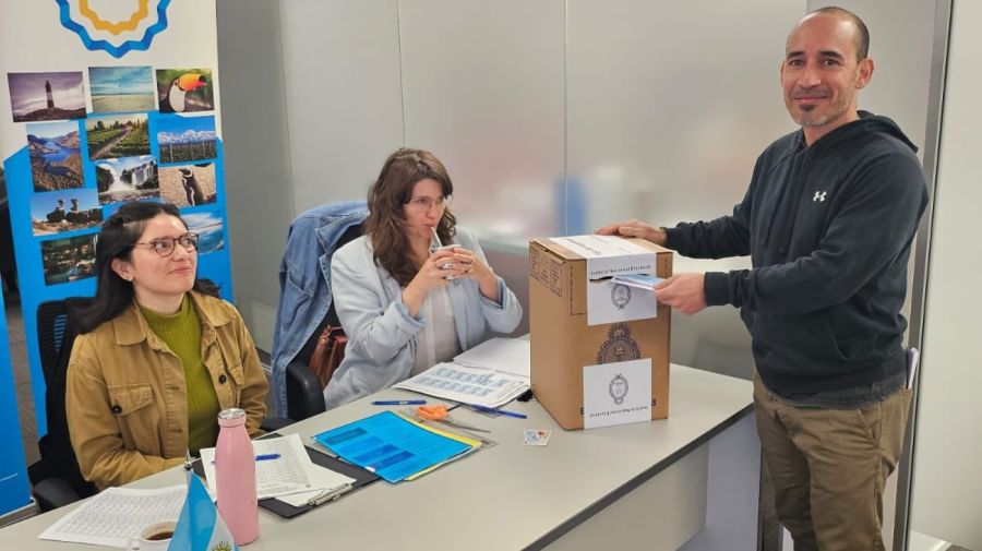 20231021 Primeros argentinos votando en Nueva Zelanda