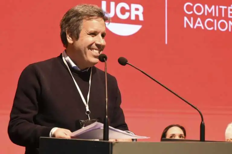 Gastón Manes