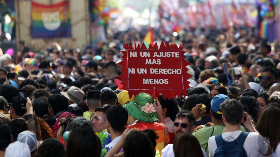 La marcha del orgullo Lgbtiq+ reunió a miles de personas en las calles porteñas.