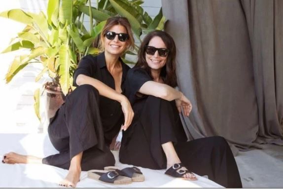 Cómo son las sandalias diseñadas por Juliana Awada que debes sumar a tu closet este verano