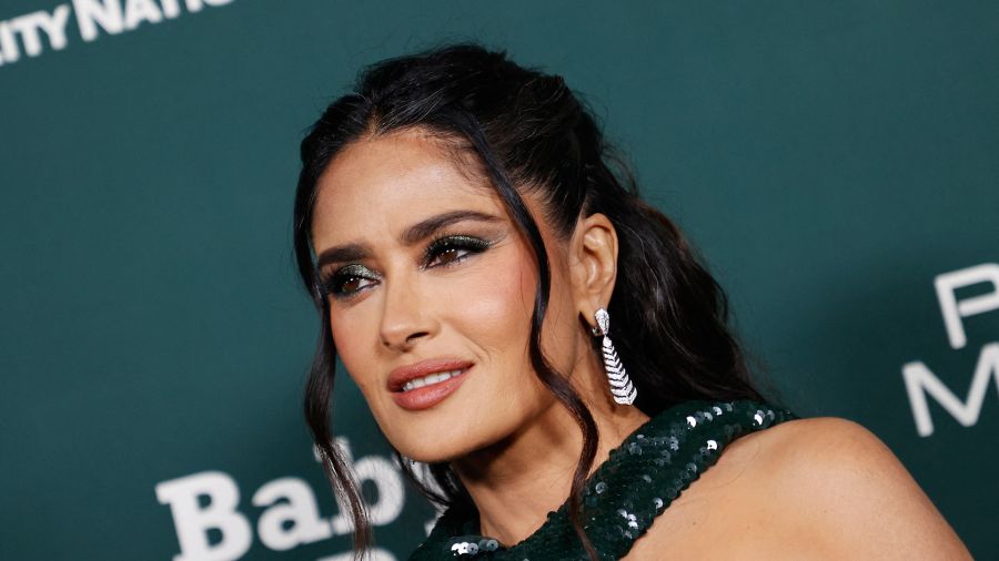 Fotogaleria La actriz mexicano-estadounidense Salma Hayek Pinault llega a la Gala Baby2Baby 2023 en Los Ángeles, California