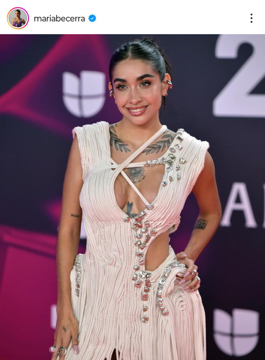 Latin Grammy 2023: María Becerra dominó la alfombra roja con un increíble diseño argentino hecho a mano