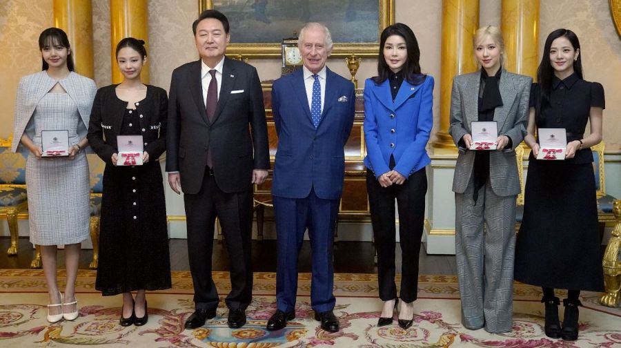 BLACKPINK, el presidente de Corea del Sur, la primera dama y el Rey Carlos III