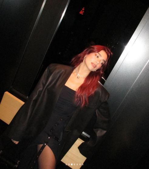 Dua Lipa con el little black dress