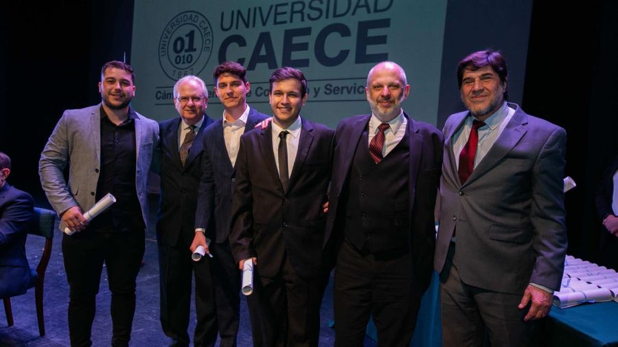 Alejandro y Matías Bartolomeo se gradúan juntos en la Universidad CAECE