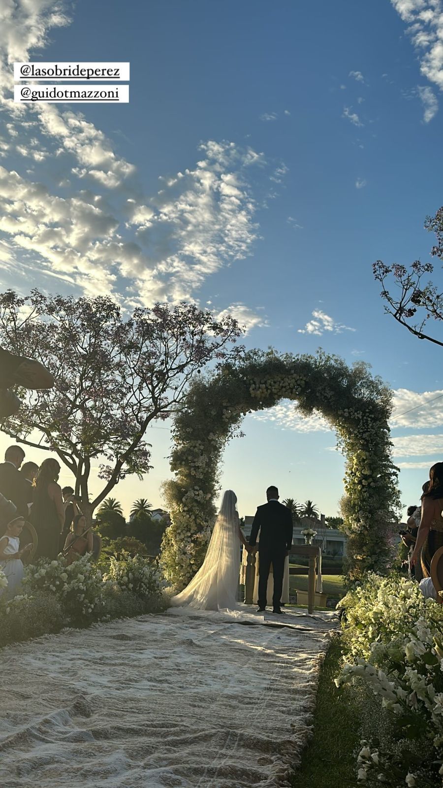 Se casó Sol Pérez con Guido Mazzoni en una celebración al aire libre