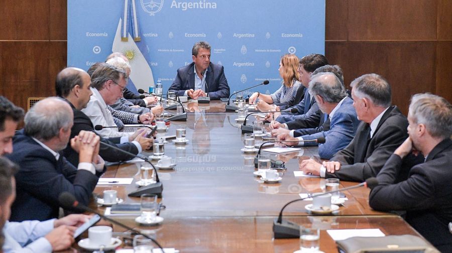 El ministro de Economía, Sergio Massa, encabezó una reunión con el gabinete económico y productivo