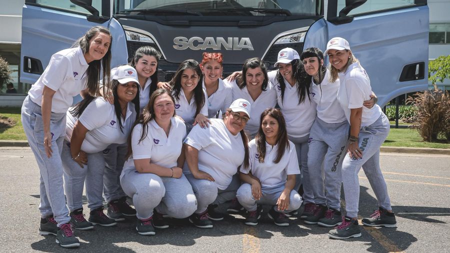Scania puso en marcha la 5ª edición de Conductoras