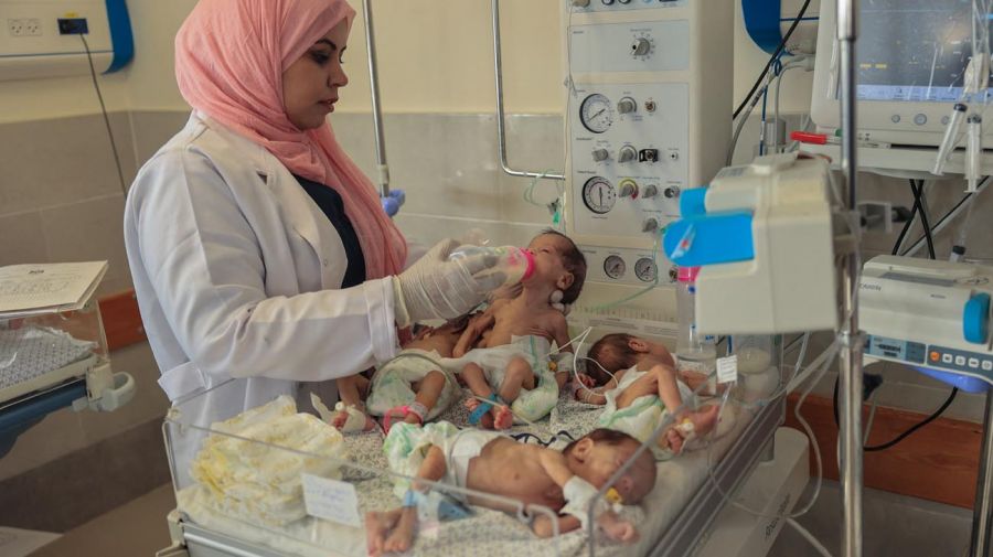 Bebés palestinos en hospitales de Gaza