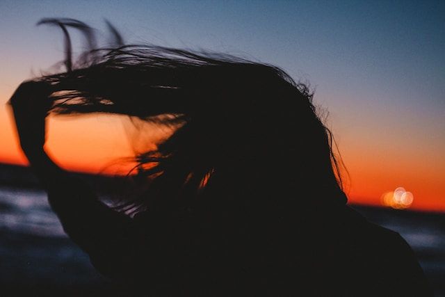 Cómo hacer la transición de tu rutina de cuidado del cabello de primavera a verano